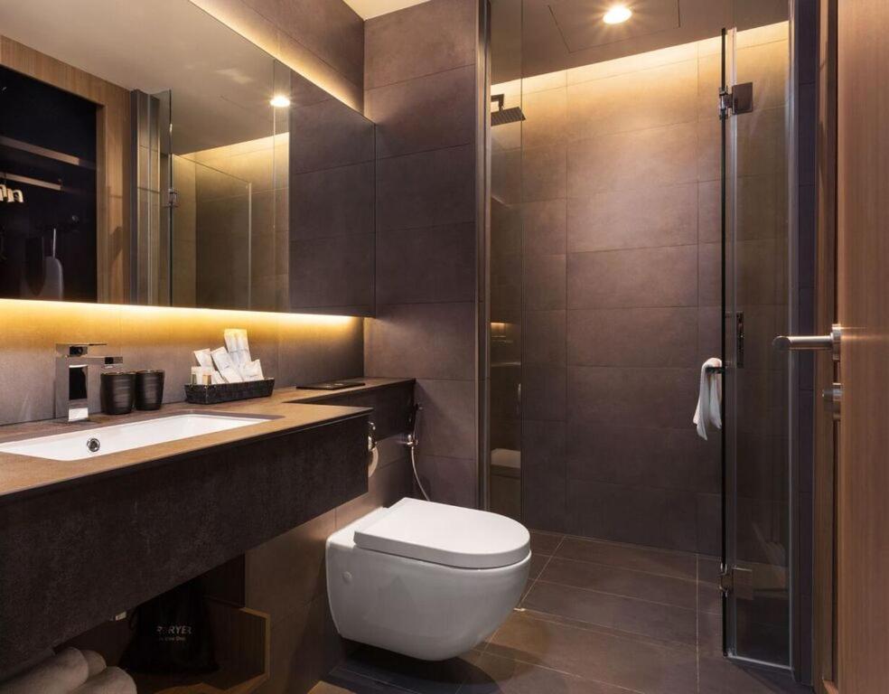 One Residence Hotel & Apartment Phnom Penh Exteriör bild